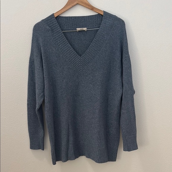 Loft outlet vneck sweater - Picture 1 of 3
